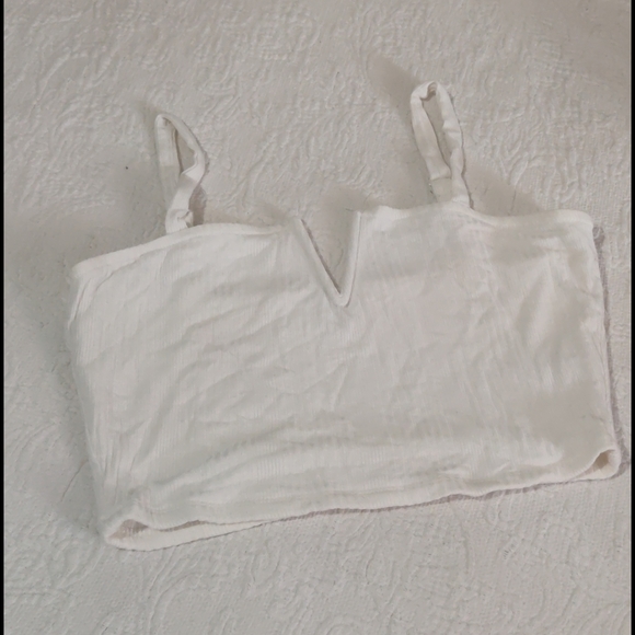 MADISON BERKELEY  WHITE WHITE V CROP TOP SMALL - Picture 4 of 6